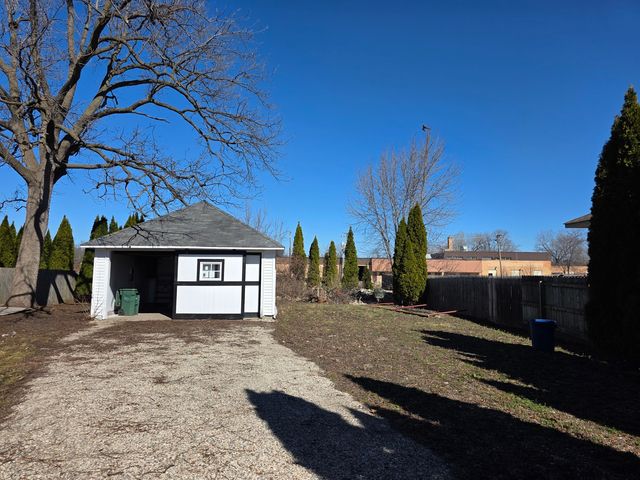 122 Hawley Street, Grayslake, IL 60030