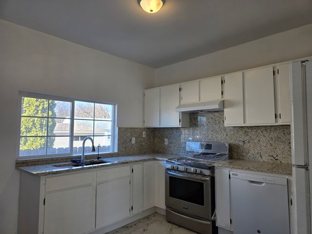 122 Hawley Street, Grayslake, IL 60030