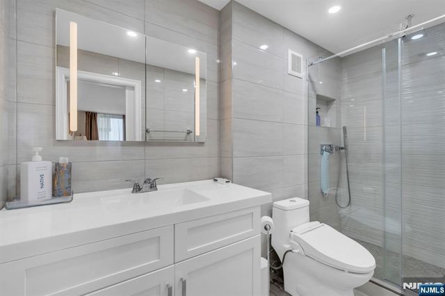 300 Winston Drive 2523, Cliffside Park, NJ 07010