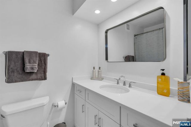 300 Winston Drive 2523, Cliffside Park, NJ 07010