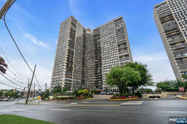 300 Winston Drive 2523, Cliffside Park, NJ 07010