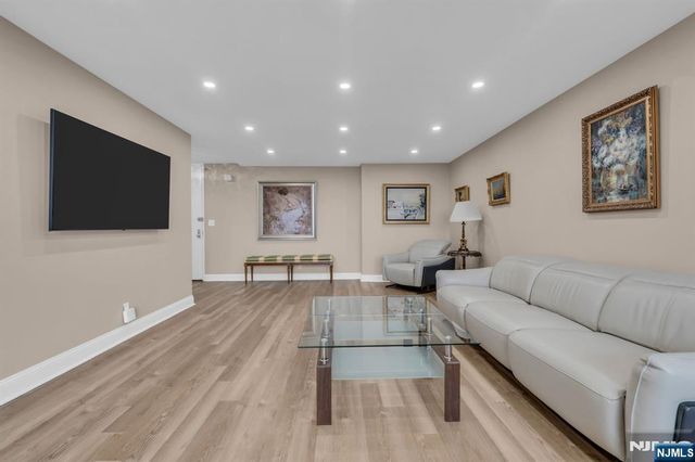300 Winston Drive 2523, Cliffside Park, NJ 07010