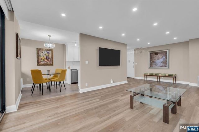 300 Winston Drive 2523, Cliffside Park, NJ 07010