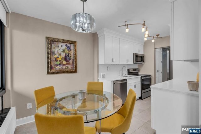 300 Winston Drive 2523, Cliffside Park, NJ 07010
