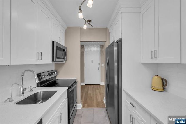 300 Winston Drive 2523, Cliffside Park, NJ 07010