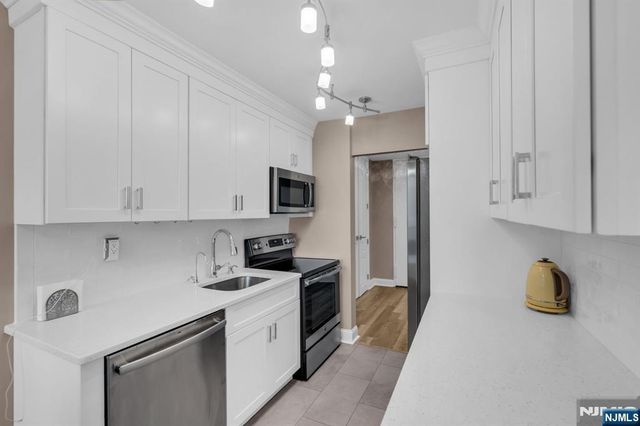 300 Winston Drive 2523, Cliffside Park, NJ 07010