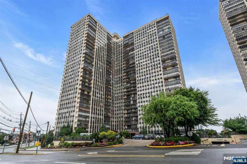 300 Winston Drive 2523, Cliffside Park, NJ 07010