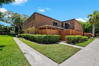 9112A SW 20th St, Davie, FL 33324