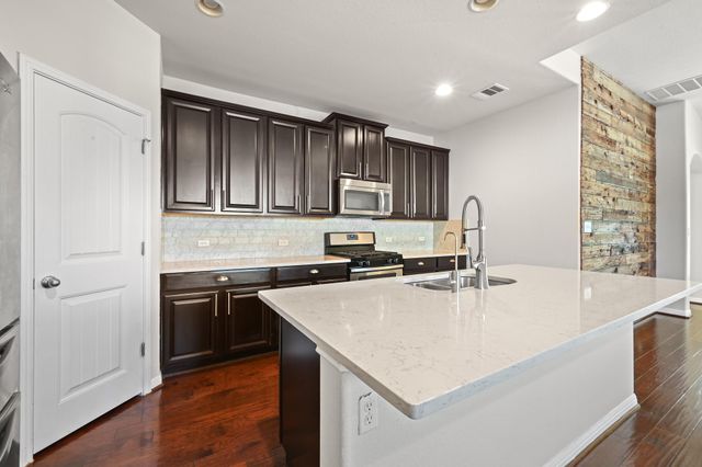 351 Wincliff DR, Buda, TX 78610