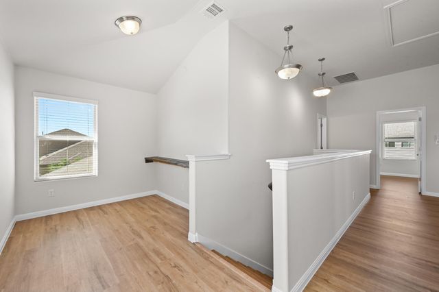 351 Wincliff DR, Buda, TX 78610