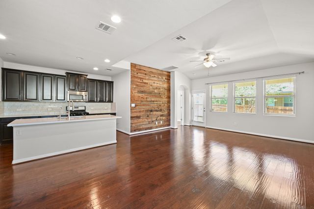 351 Wincliff DR, Buda, TX 78610