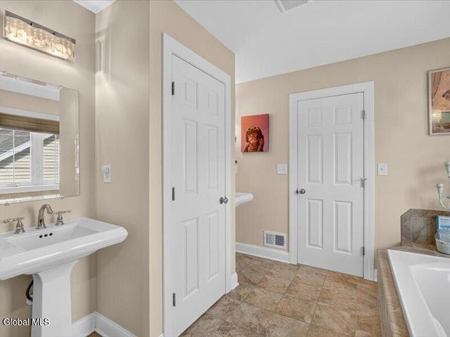 17 Forestbrook Drive, Ballston, NY 12019