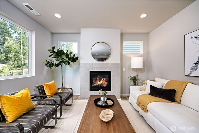 278 NE Shadowhawk Lane, Bremerton, WA 98311