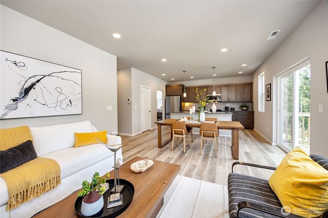 278 NE Shadowhawk Lane, Bremerton, WA 98311