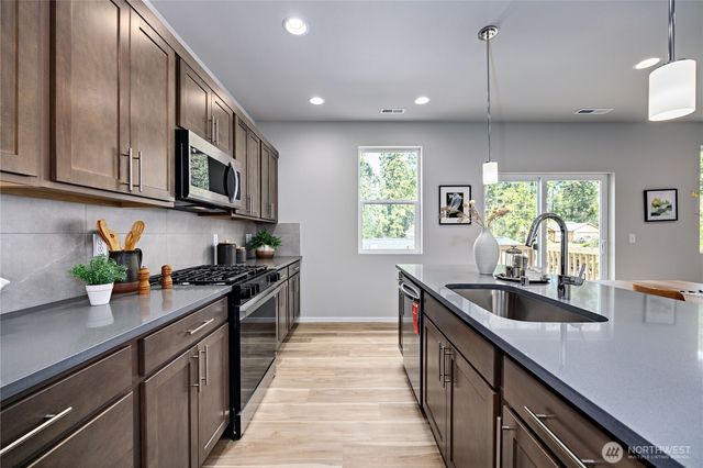 278 NE Shadowhawk Lane, Bremerton, WA 98311