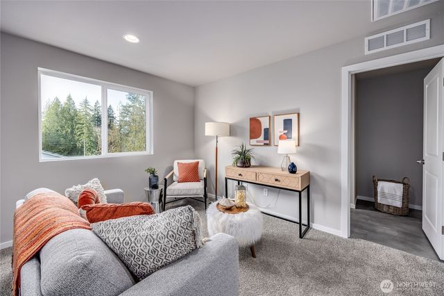 278 NE Shadowhawk Lane, Bremerton, WA 98311