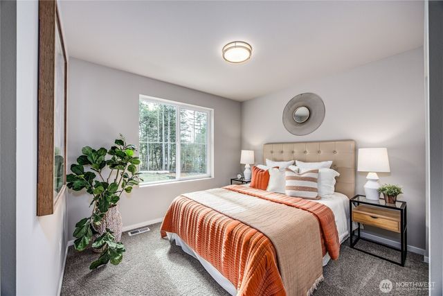 278 NE Shadowhawk Lane, Bremerton, WA 98311