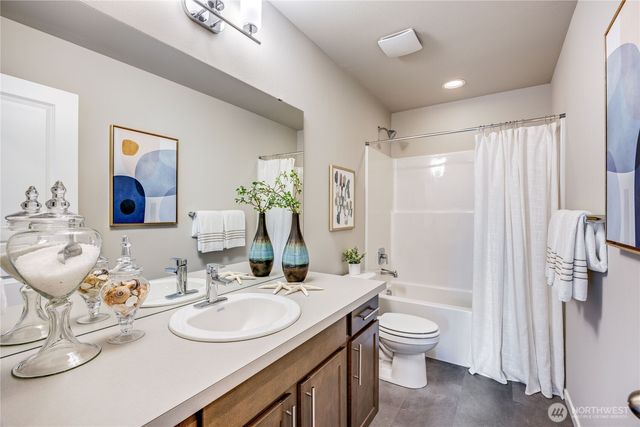 278 NE Shadowhawk Lane, Bremerton, WA 98311