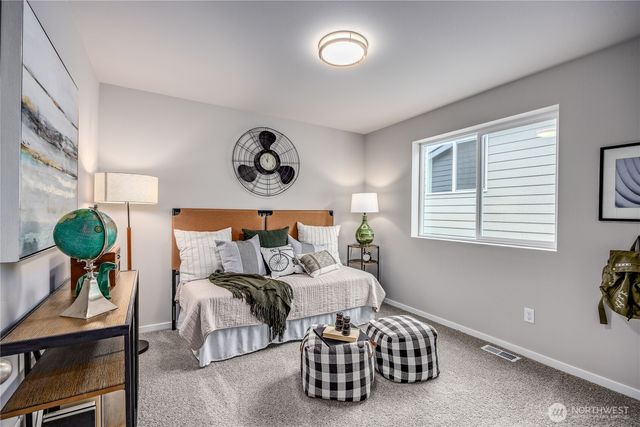 278 NE Shadowhawk Lane, Bremerton, WA 98311