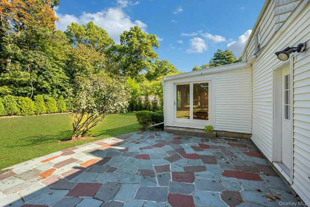 13 Colonial Road, Scarsdale, NY 10583