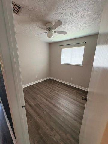3310 Ashwyne Court, La Porte, TX 77571