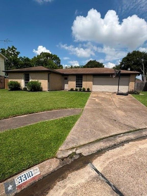 3310 Ashwyne Court, La Porte, TX 77571