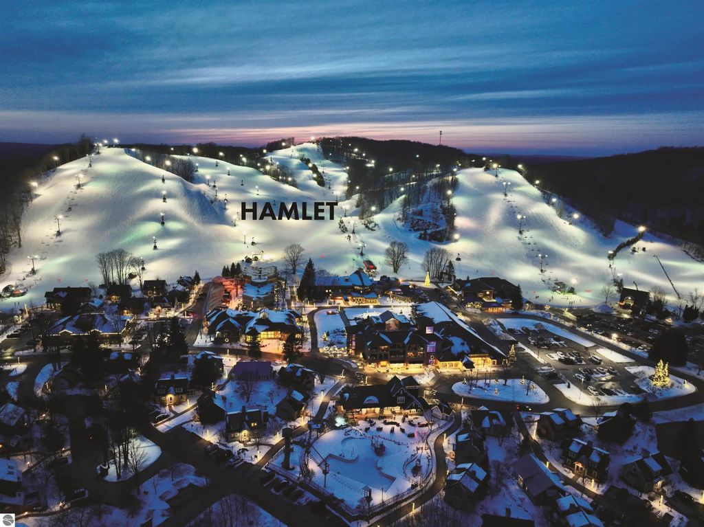 Image 12 of property listing at 12400-Unit 176 Crystal Mountain Drive # 176, Thompsonville, MI 49683