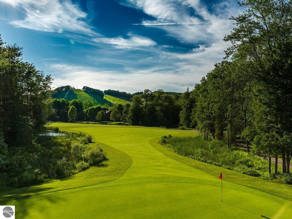 Image 18 of property listing at 12400-Unit 176 Crystal Mountain Drive # 176, Thompsonville, MI 49683