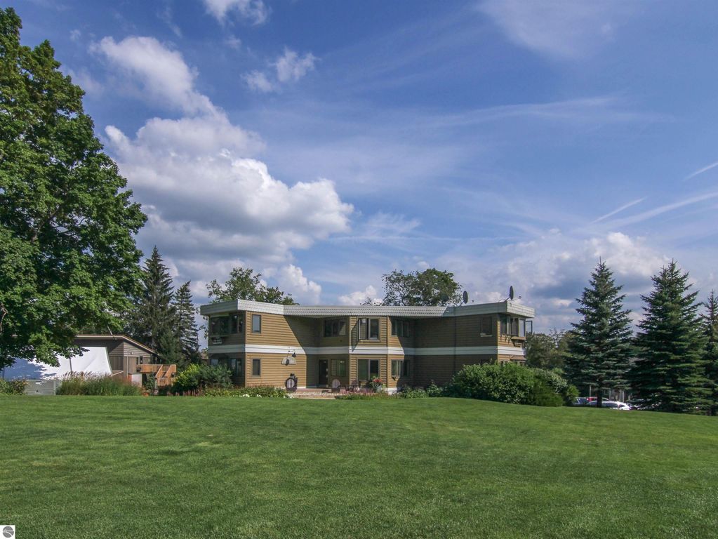 Image 19 of property listing at 12400-Unit 176 Crystal Mountain Drive # 176, Thompsonville, MI 49683