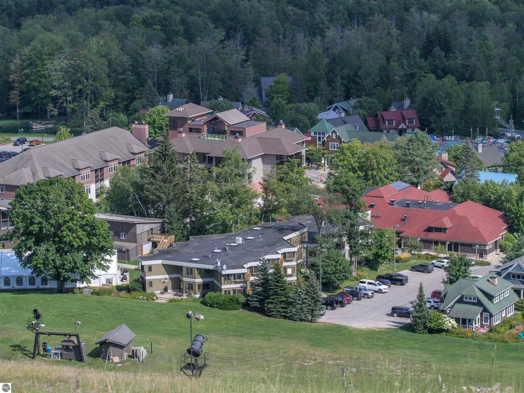 Image 20 of property listing at 12400-Unit 176 Crystal Mountain Drive # 176, Thompsonville, MI 49683