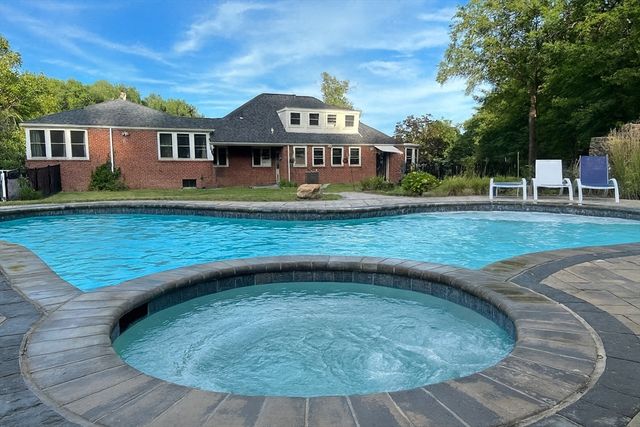 603 Glendale Rd, Wilbraham, MA 01095