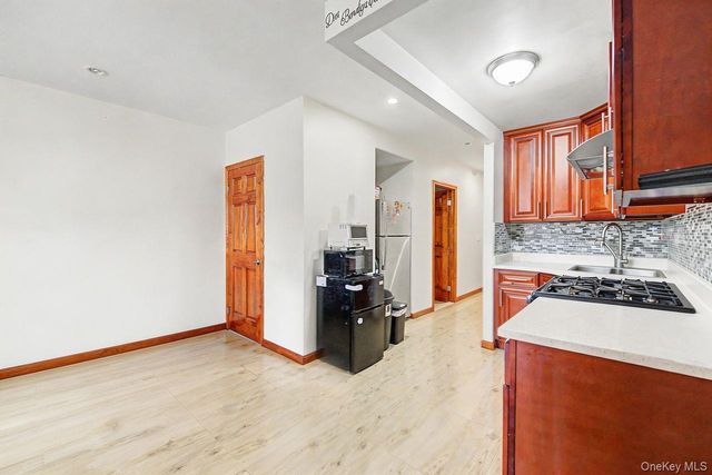 57-50 Granger St SW 3A, Corona, NY 11368