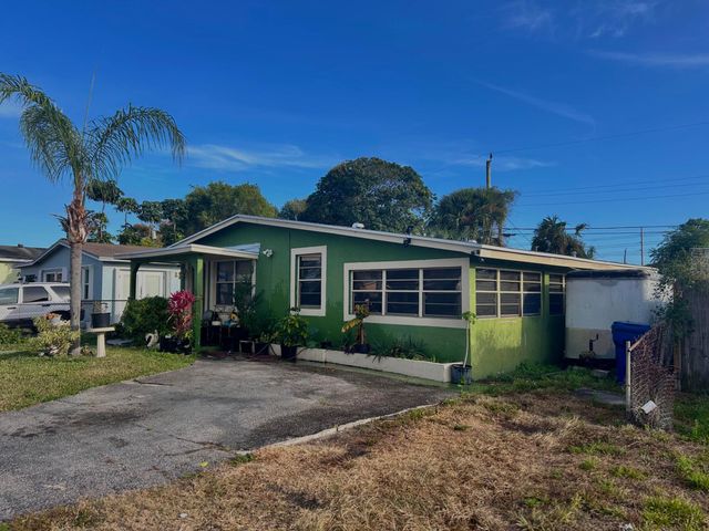 925 W 3rd Street, Riviera Beach, FL 33404