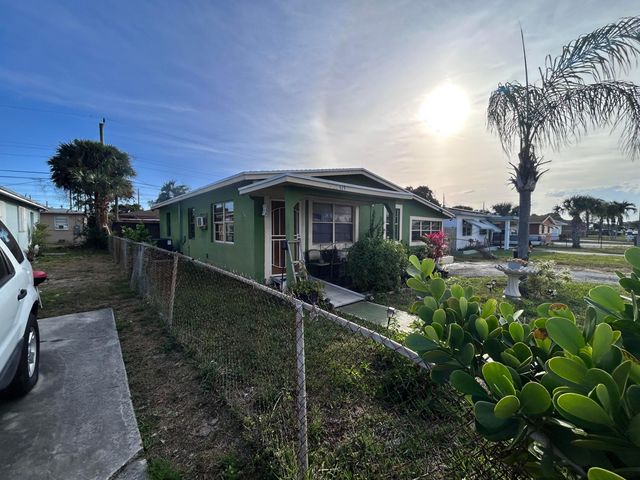 925 W 3rd Street, Riviera Beach, FL 33404