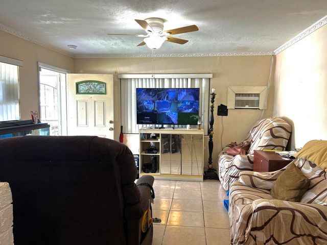 925 W 3rd Street, Riviera Beach, FL 33404