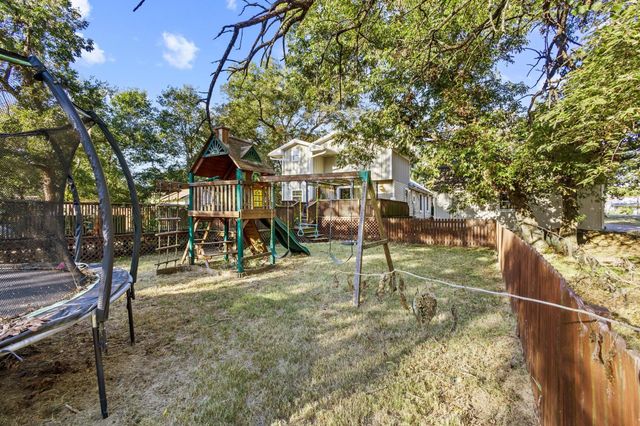 1604 Center Street, Bonham, TX 75418