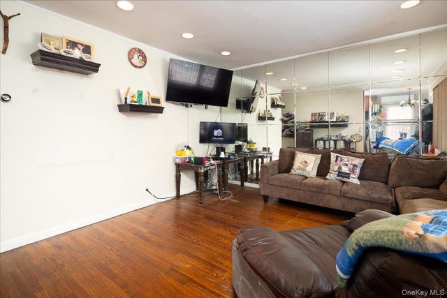 4724 168th Street, Flushing, NY 11358