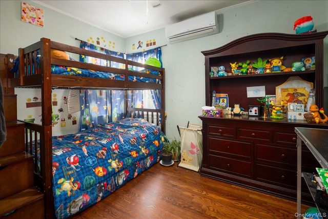 4724 168th Street, Flushing, NY 11358