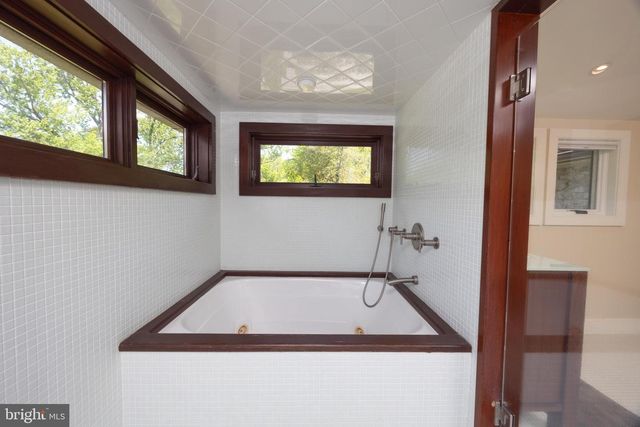 5447 CARVERSVILLE RD, Doylestown, PA 18902