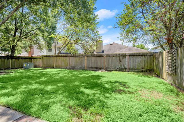 16014 Lakestone Drive, Tomball, TX 77377