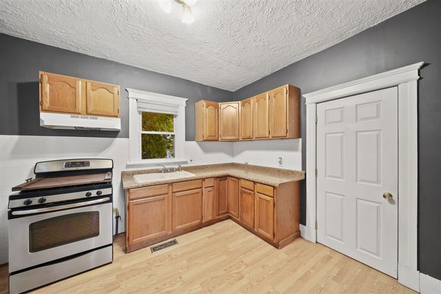 920 Wildwood Avenue, Jackson, MI 49202