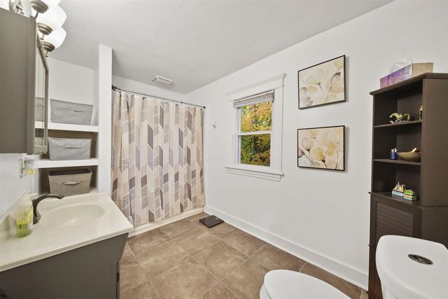 920 Wildwood Avenue, Jackson, MI 49202