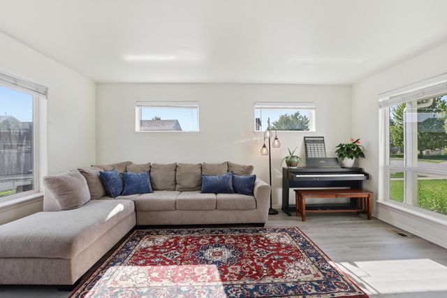 17406 E Knox Ave, Spokane Valley, WA 99016