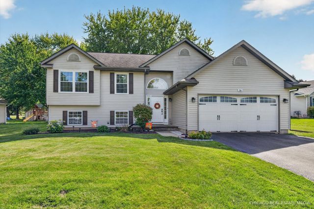 16 KING HENRY Road, Poplar Grove, IL 61065