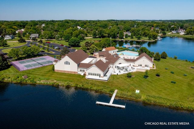 16 KING HENRY Road, Poplar Grove, IL 61065
