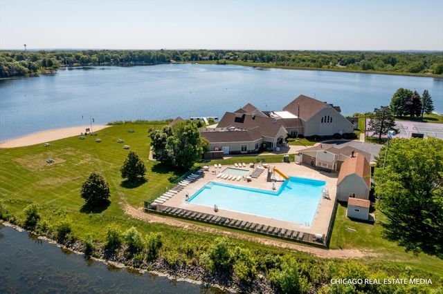 16 KING HENRY Road, Poplar Grove, IL 61065