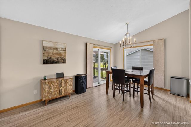 16 KING HENRY Road, Poplar Grove, IL 61065