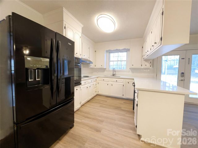 207 Gleneagles Road E, Statesville, NC 28625