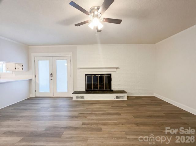 207 Gleneagles Road E, Statesville, NC 28625