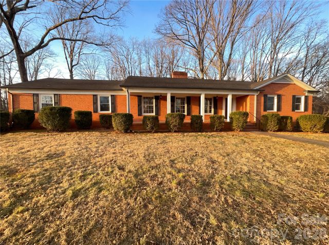 207 Gleneagles Road E, Statesville, NC 28625